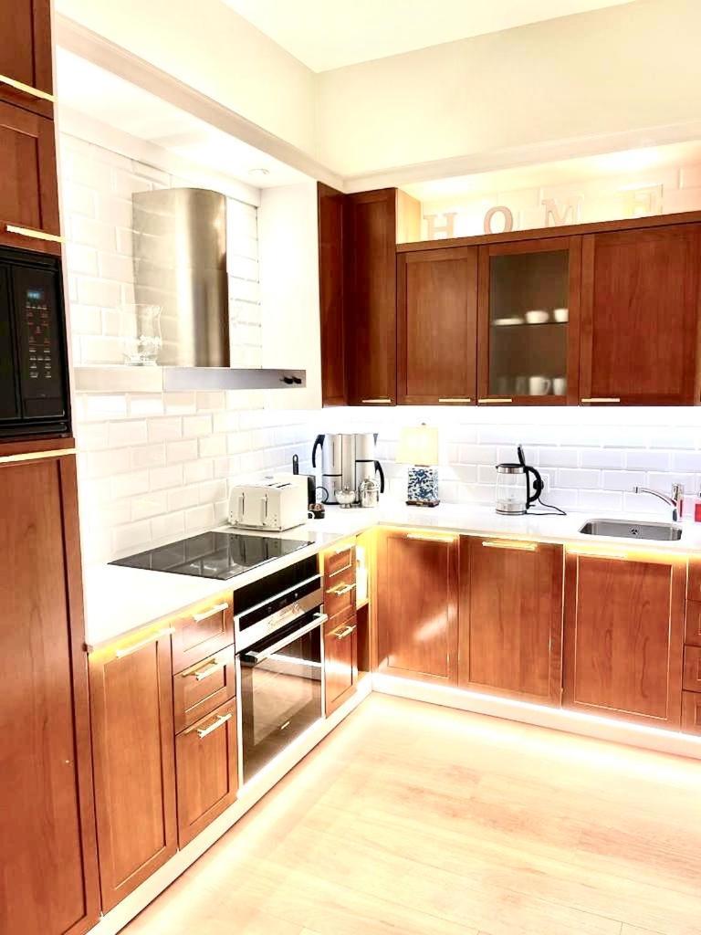 Luxury Suites & Apartments Mondrian Market Square II Warsaw Room photo