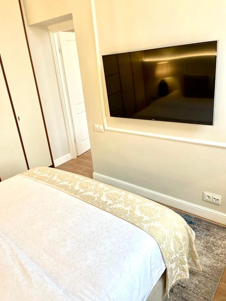 Luxury Suites & Apartments Mondrian Market Square II Warsaw Room photo