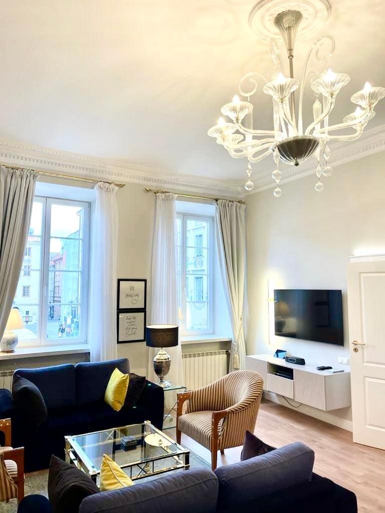 Luxury Suites & Apartments Mondrian Market Square II Warsaw Room photo